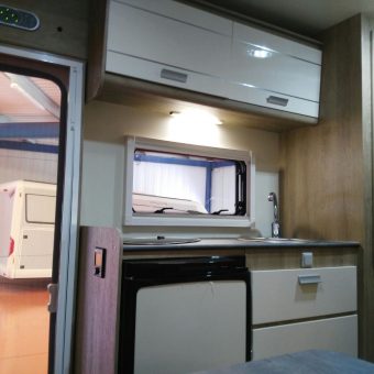 Autocaravana PLA Happy 430 6 plazas cocina