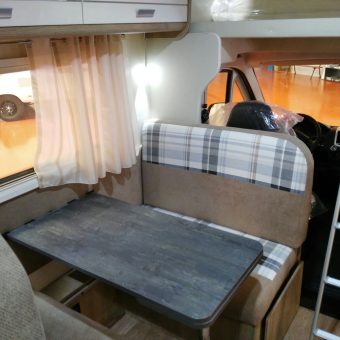 Autocaravana PLA Happy 430 6 plazas comedor 2