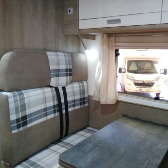 Autocaravana PLA Happy 430 6 plazas comedor