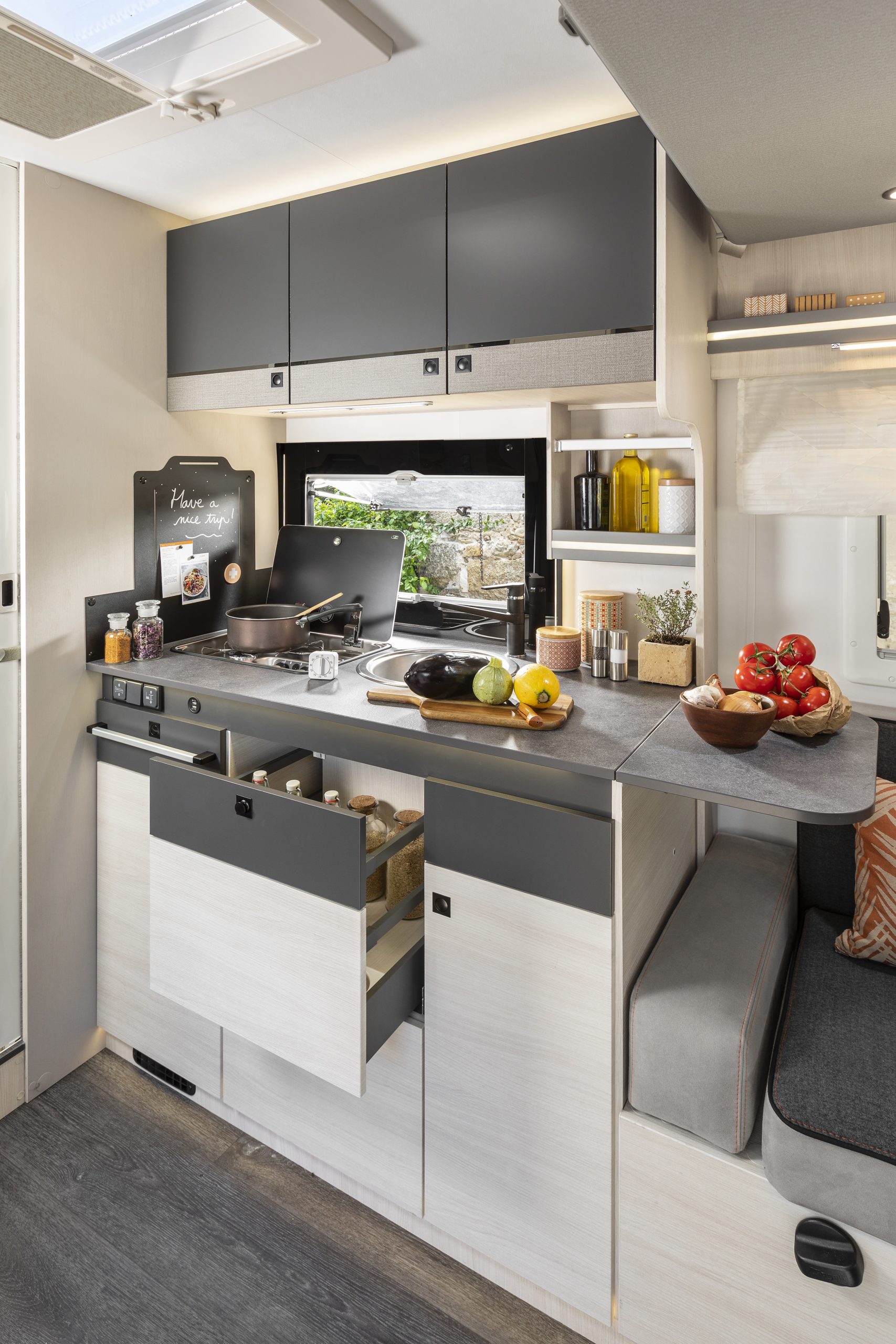 camping-car_profile_260-640-cuisine_ok_2023