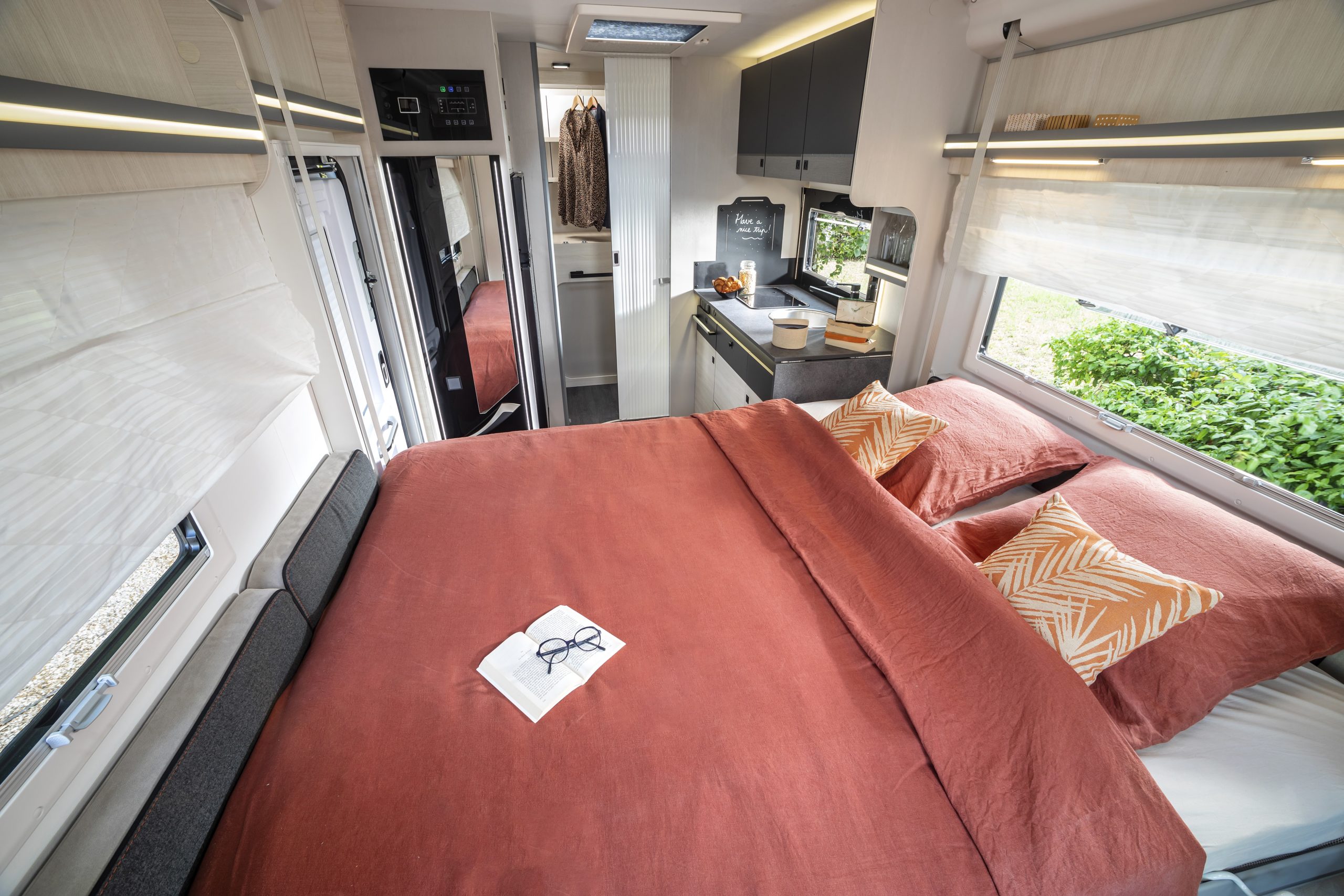 camping-car_profile_260-lit_pavillon_ok_2023