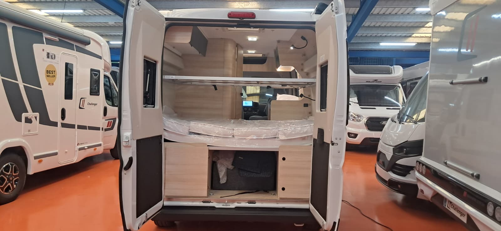CHALLENGER V114 MAX L BREAK EDITION LIGHT 140CV PACK CONNECT ACCESORIOS LIGHT F35 LALBACARAVANING 2026 18