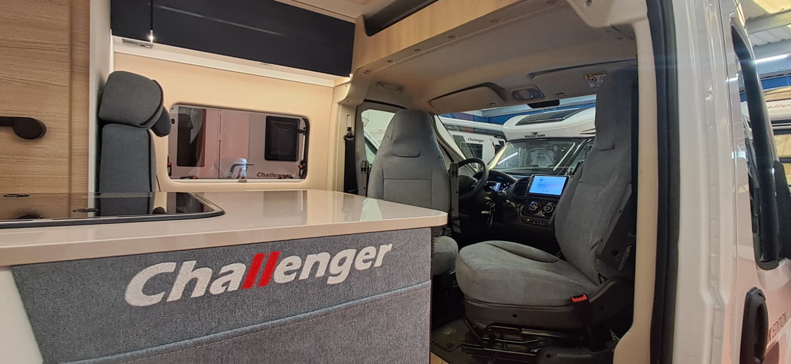 CHALLENGER V114 MAX L BREAK EDITION LIGHT 140CV PACK CONNECT ACCESORIOS LIGHT F35 LALBACARAVANING 2026 6