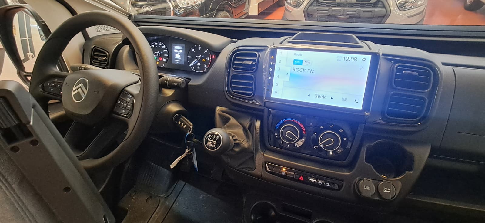 CHALLENGER V114 MAX L BREAK EDITION LIGHT 140CV PACK CONNECT ACCESORIOS LIGHT F35 LALBACARAVANING 2026 7