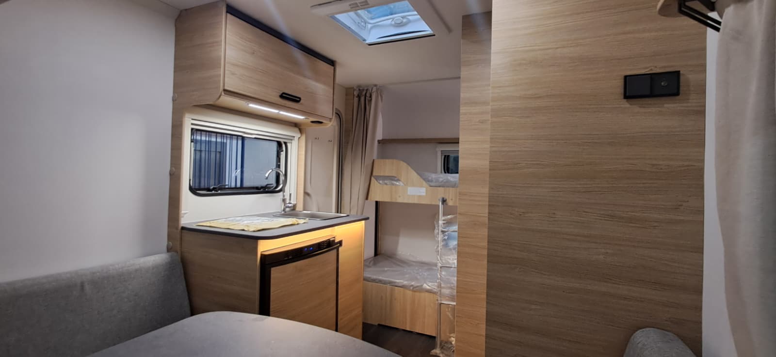 CARAVELAIR ALBA 366 750 KG 2027 14