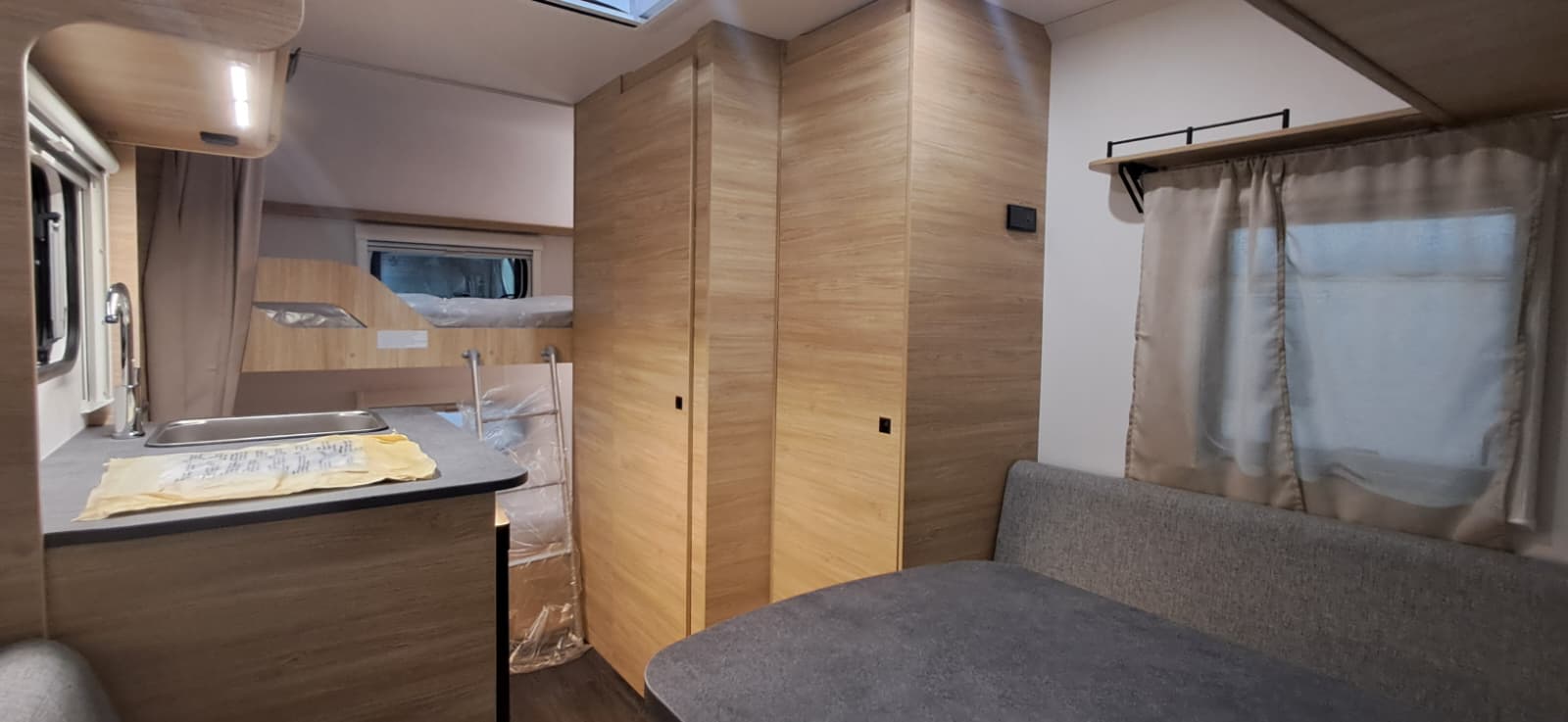 CARAVELAIR ALBA 366 750 KG 2027 15