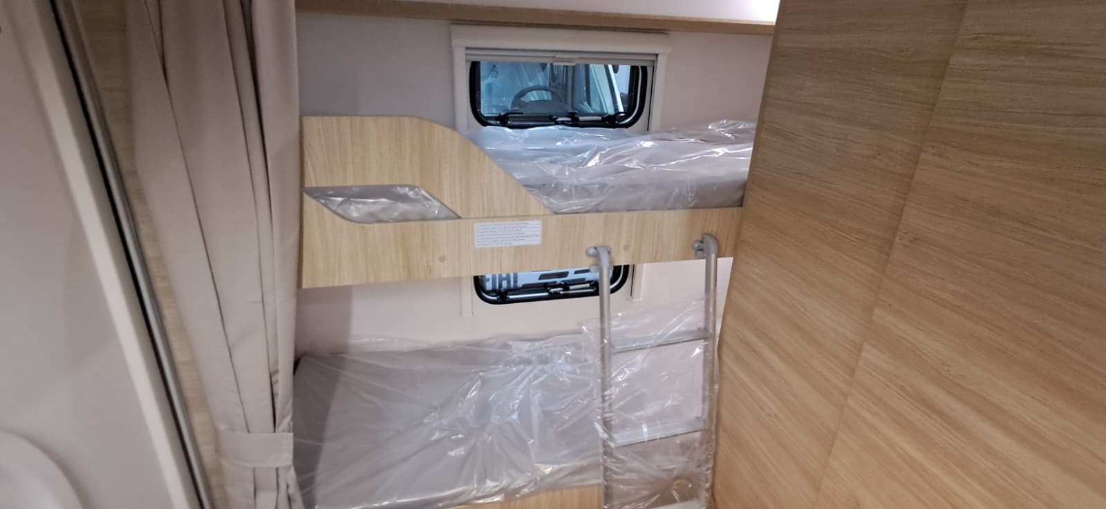 CARAVELAIR ALBA 366 750 KG 2027 17