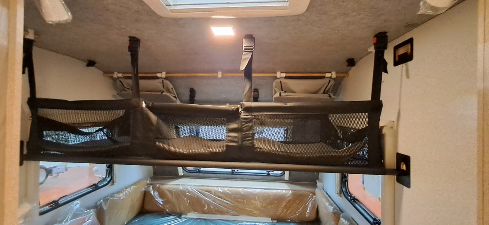 ADRIA AVIVA 300 LH 01 750 750KG 2026 LALBACARAVANING 10