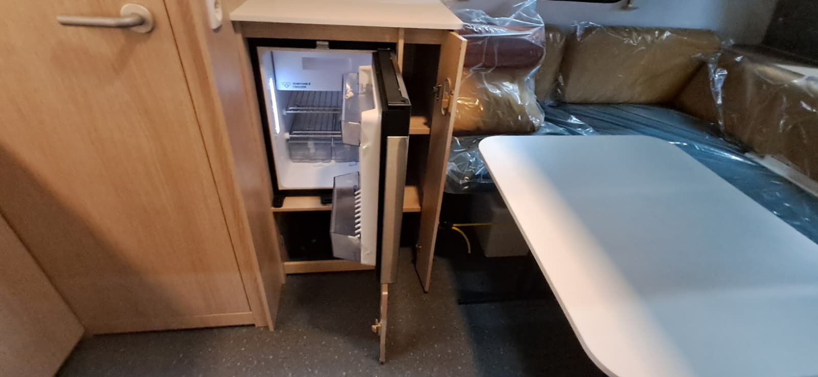 ADRIA AVIVA 300 LH 01 750 750KG 2026 LALBACARAVANING 14