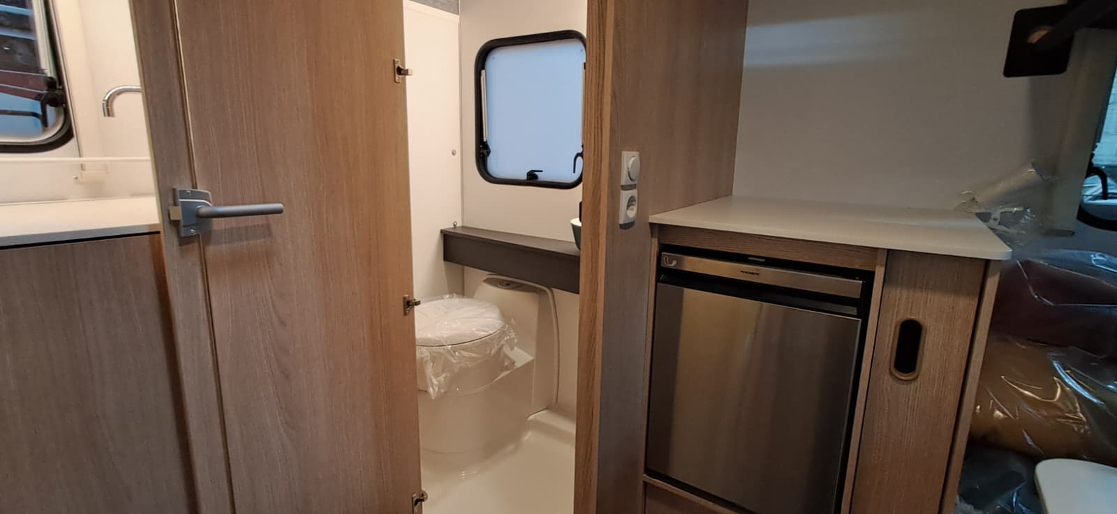 ADRIA AVIVA 300 LH 01 750 750KG 2026 LALBACARAVANING 19