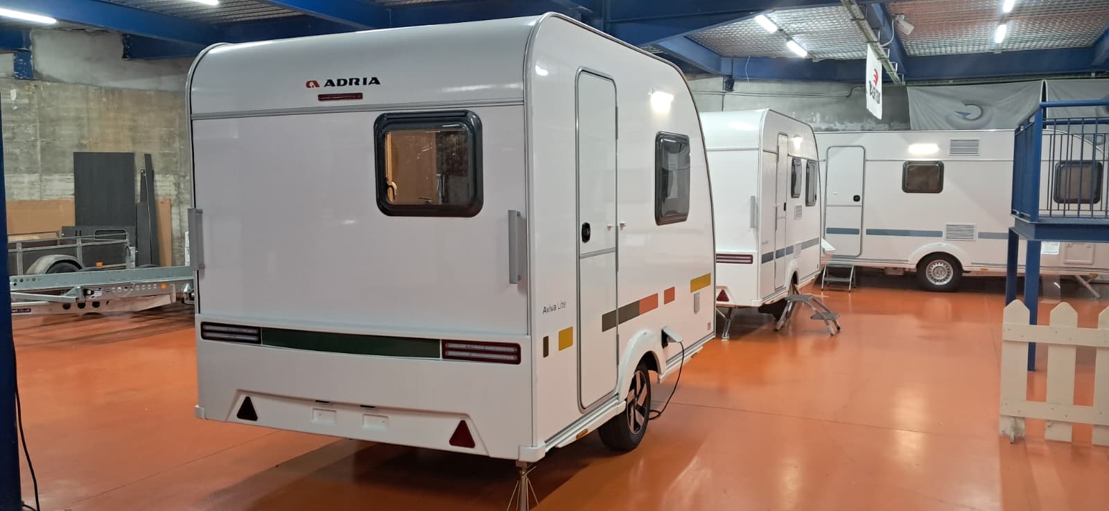ADRIA AVIVA 300 LH 01 750 750KG 2026 LALBACARAVANING 3