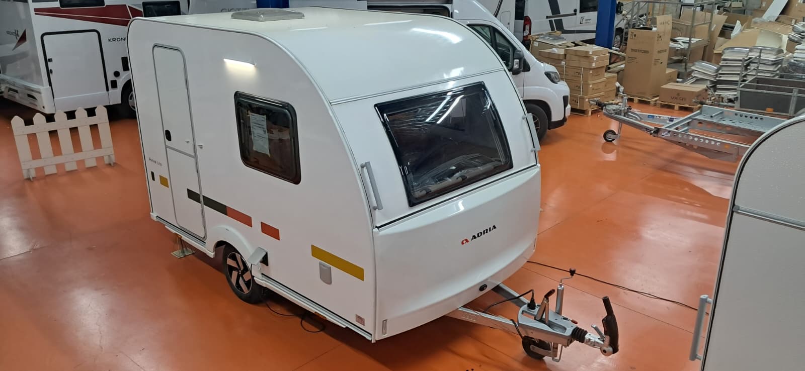 ADRIA AVIVA 300 LH 01 750 750KG 2026 LALBACARAVANING 4