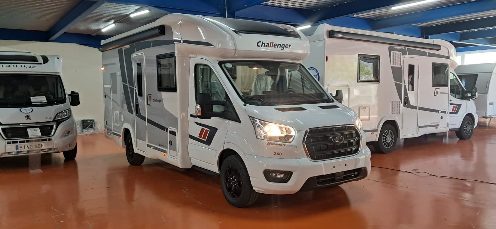 CHALLENGER FORD 260 GRAPHITE EDITION 165 CV AUTOMATIC 2026 LALBACARAVANING 1